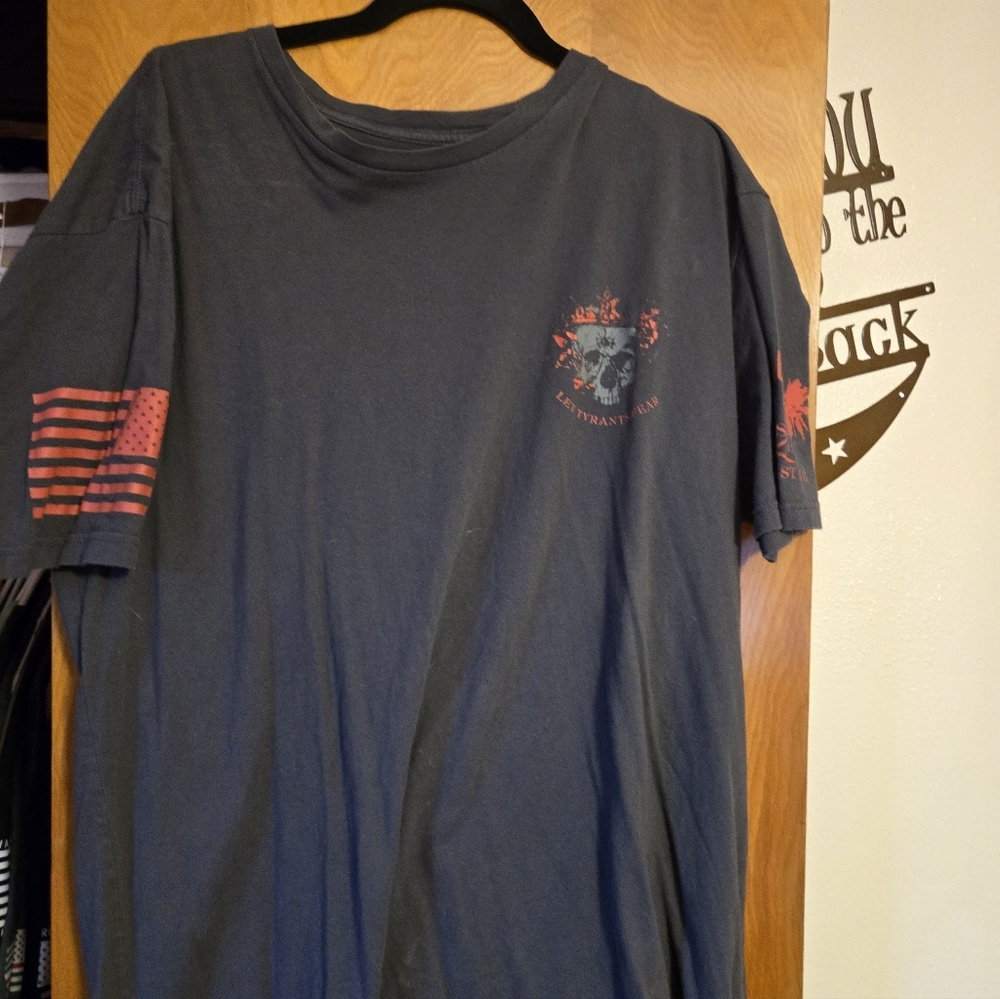 Grunt Style Black Graphic Tee with Skull Design
